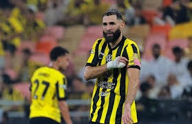 一场史诗级的巅峰对决——你支持哪一方？🤔