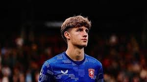 解约金6000万欧！每体：皇马想签19岁后卫怀森，后者给出积极回应